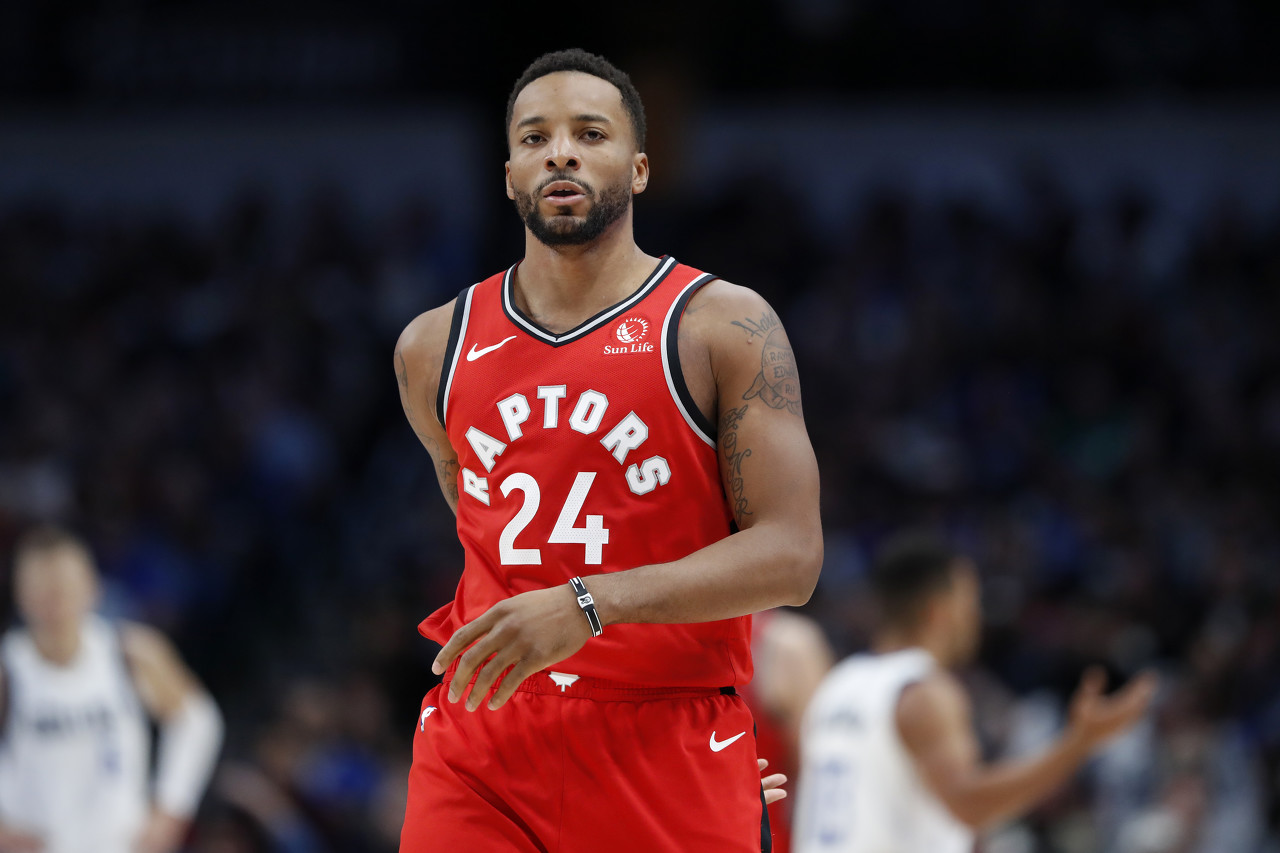 并在防守端 并在防守端